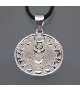Diosa o simbolo feminidad y fases lunares en colgante medalla de plata de ley