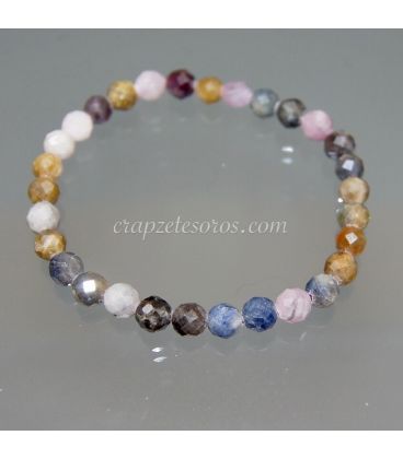 Zafiros multicolor y rubíes facetados en pulsera elástica