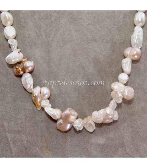 Perlas cultivadas naturales en collar 