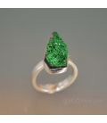 Uvarovita, Granate verde cristalizado en anillo de plata de ley