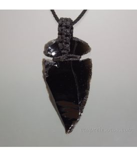 Obsidiana negra punta de flecha en colgante de macramé