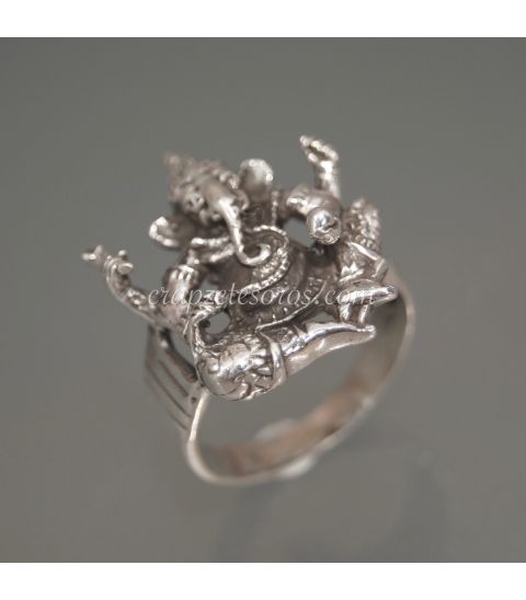 Ganesha en anillo de plata de ley