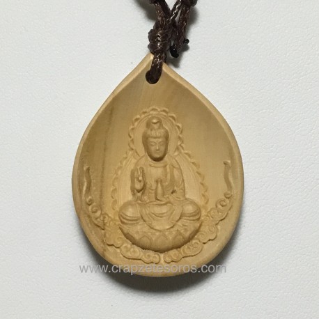 Kuan Yin de madera en colgante con cordón ajustable