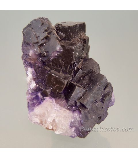 Fluorita lila cristalizada de U.S.A.