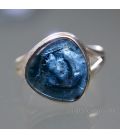 Turmalina azul Indigolita en anillo de plata de ley