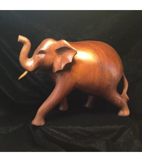 Elefante tallado en madera natural de la India.