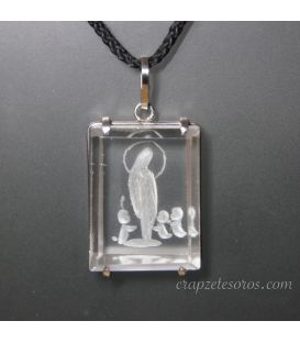 Cuarzo hialino Virgen de Lurdes en colgante de plata de ley