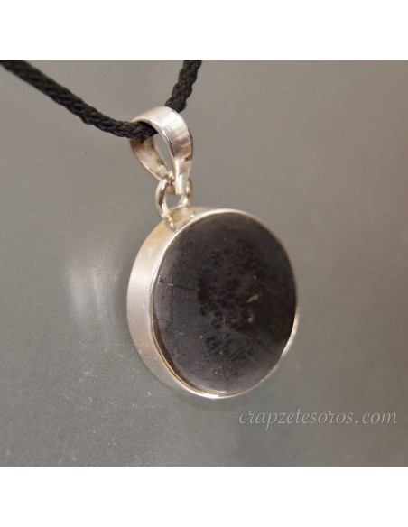 Shungita en colgante tipo luna nueva de plata de ley