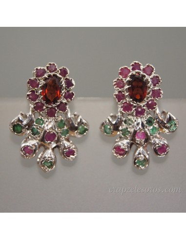 Granate, Rubies y Esmeraldas en pendientes de metal