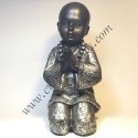 Buda niño negro orando de rodillas en resina de 17cm
