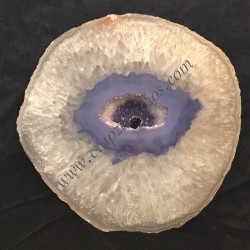 Ojo de placa de Ágata lila azulada con nódulos de cuarzo de Brasil con pie de sujeción