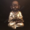 Buda niño negro meditando