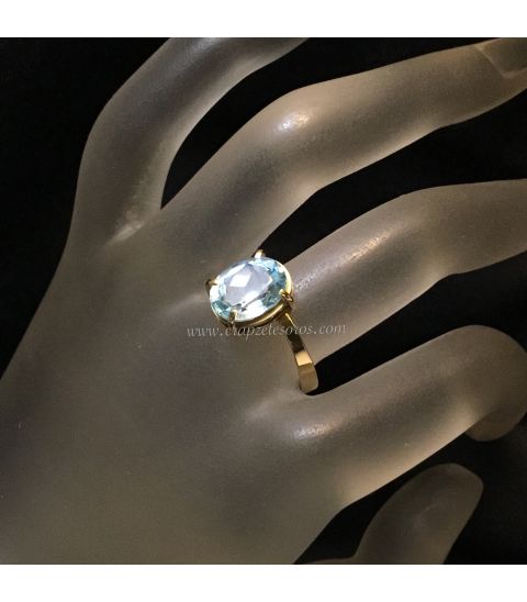 Intenso Topacio azul de Brasil en exclusivo anillo de oro de ley