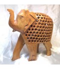 Mamá elefante con cría en su interior tallada en madera de la India